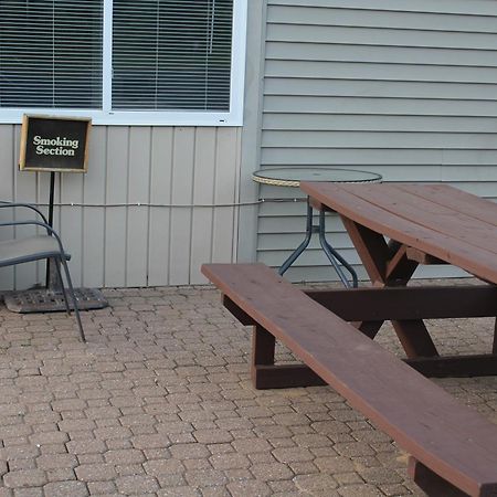 American Host Inn Hart Exterior foto