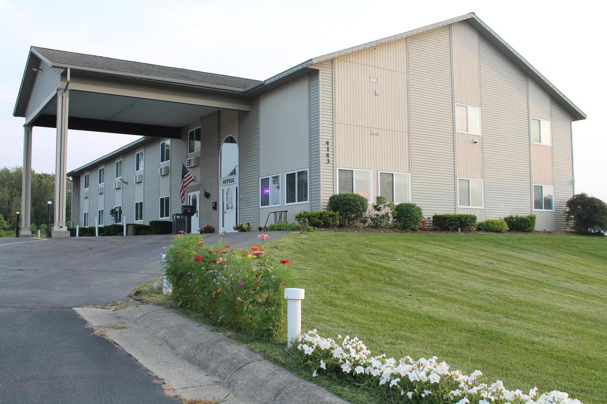 American Host Inn Hart Exterior foto